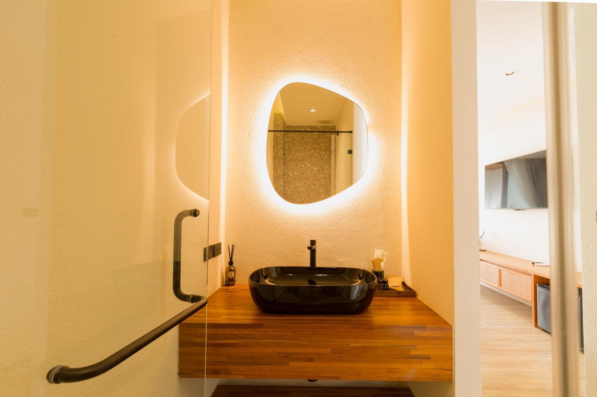 Tasana Bar And Luxury Resort Ko Lan Buitenkant foto